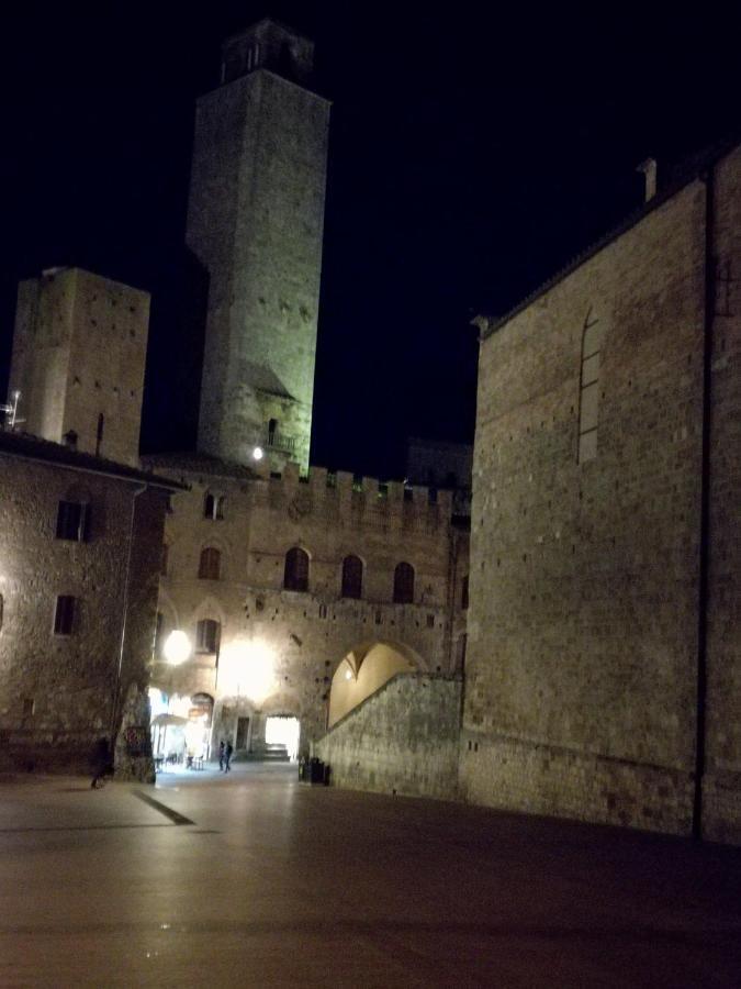 Sotto Le Mura Di Leonardo San Gimignano Exterior foto