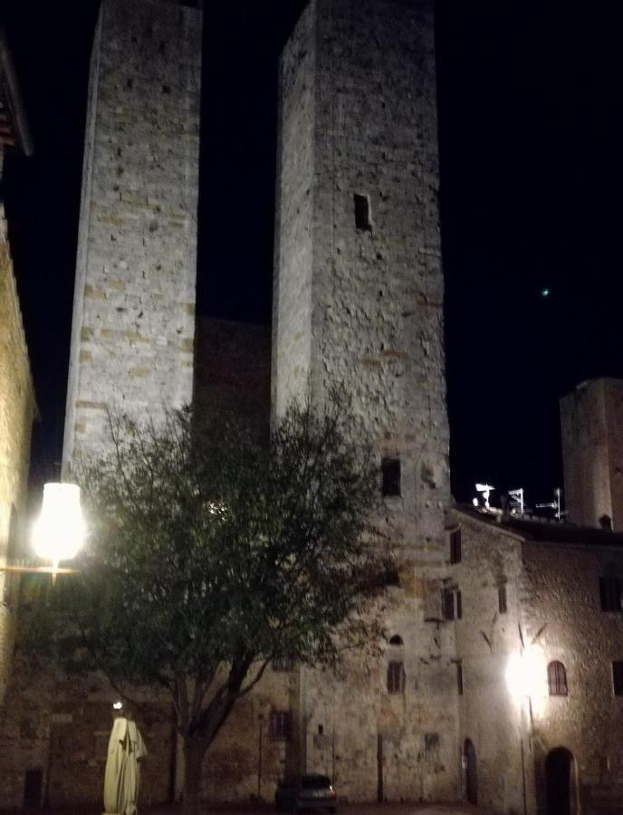 Sotto Le Mura Di Leonardo San Gimignano Exterior foto