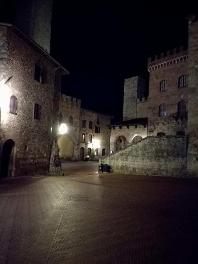 Sotto Le Mura Di Leonardo San Gimignano Exterior foto